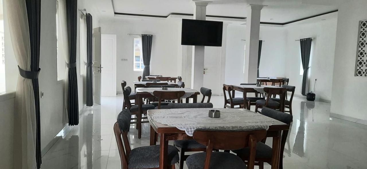Hotel Wisma Mangurna Dolok Sanggul Buitenkant foto