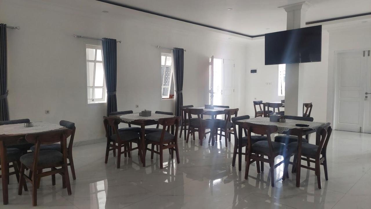 Hotel Wisma Mangurna Dolok Sanggul Buitenkant foto
