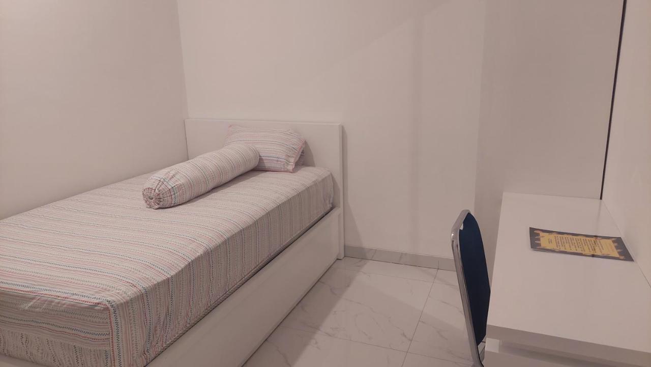 Hotel Wisma Mangurna Dolok Sanggul Buitenkant foto