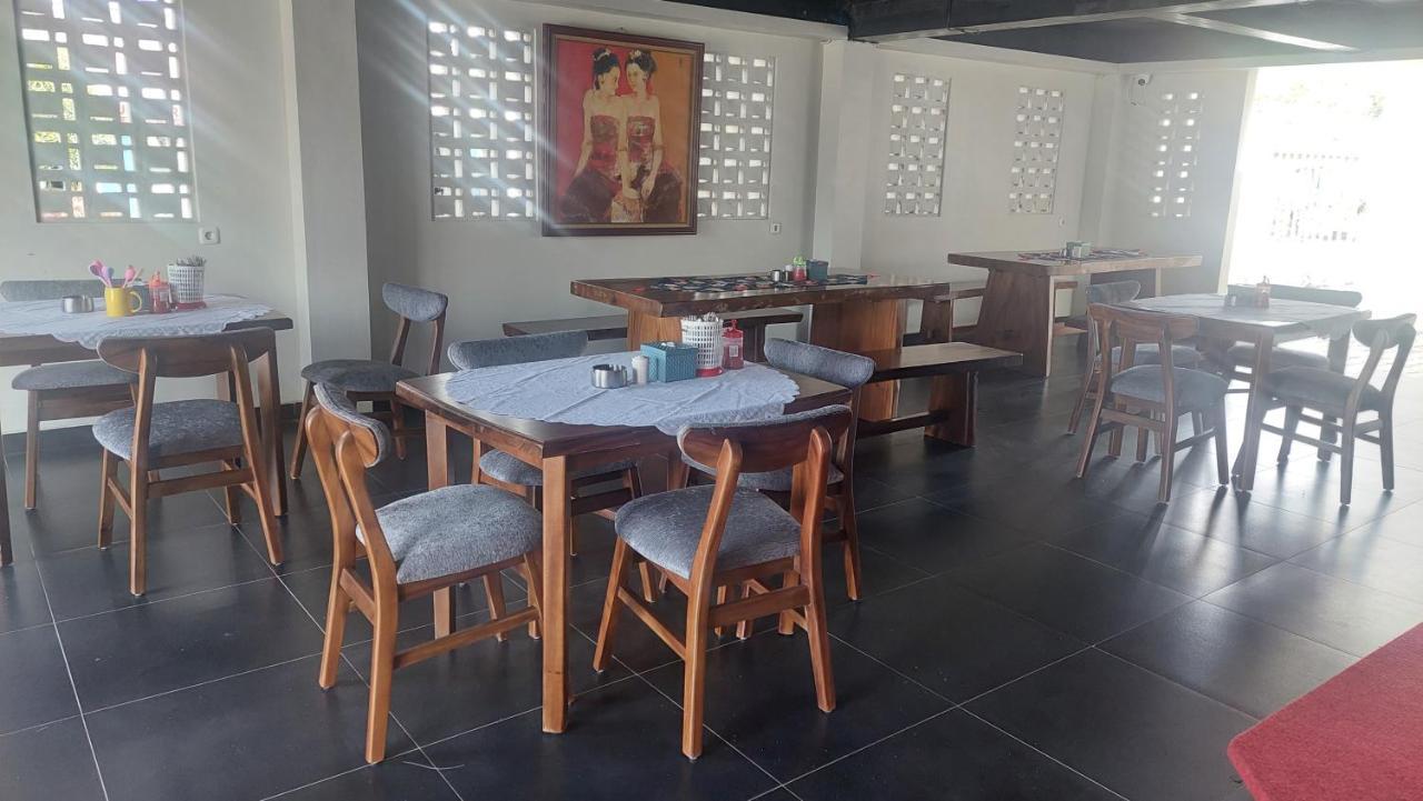 Hotel Wisma Mangurna Dolok Sanggul Buitenkant foto